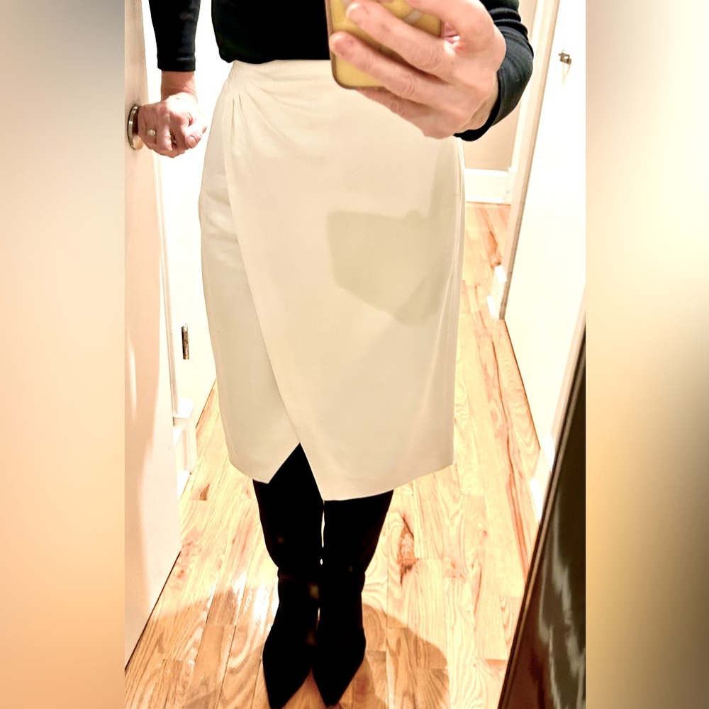 Winter White Skirt w/Asymmetrical Front slit. Barely Worn. Ruched Waist.